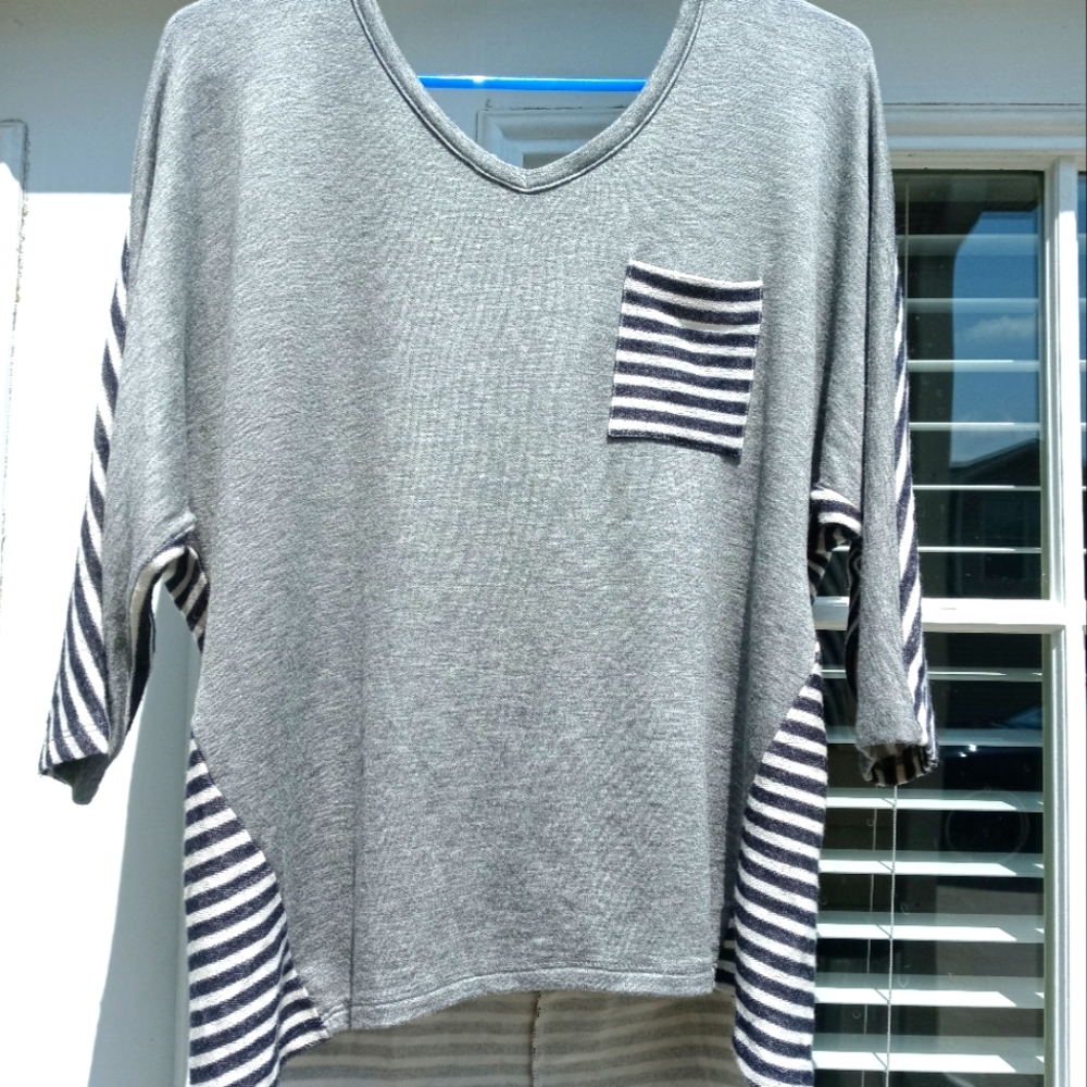 Long sleeved casual top.